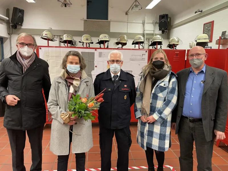 Beitragsbild: Ministerin Ina Scharrenbach besucht Löschgruppe Hassel